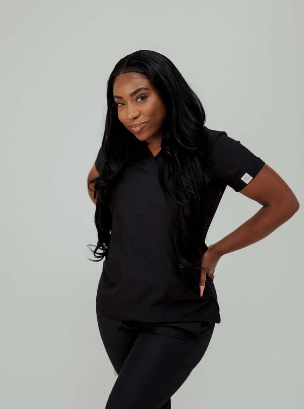 BLACK 4-POCKET SCRUB TOP